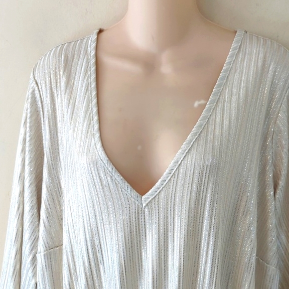 Lane Bryant Metallic Festive Blouse 22/24 - Picture 8 of 16